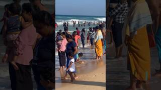 අම්මෝ කොහොමද බීච් එකේ සෙනග 😱 What a crowed #vlogsinceylon #beach #srilanka #crowed #foryou #fyp