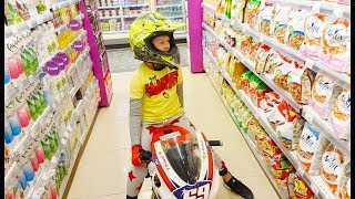 ALİ MOTORUYLA MARKETE GİRDİ Kid Ride on Power wheels Pocket SportBike children's bike in supermarket
