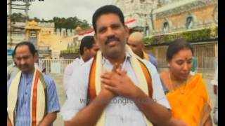 YSRCP MLA Chevireddy Bhaskar Reddy \u0026 family pays devotional visit to Tirumala - 22nd July 2016