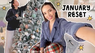 Home Vlog 🏡 January Reset - Taking Down Christmas Decs, Getting Back to Work + More!