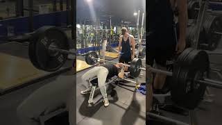 Benching 100kg/225lbs for the first time (16 years old)