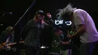 Grouplove - Itchin' On A Photograph (Bing Lounge)