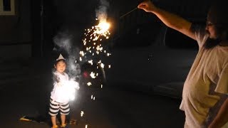 子供にとって夜１０時半の花火はエキサイティング。