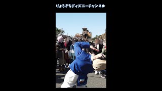 【爆笑ディズニー】投げキッスを食べちゃうファンカストさん（ファンカスト）　#Shorts