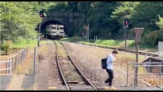 蝉時雨に包まれるJR九州日田彦山線採銅所駅（小倉鉄道時代の築100年超駅舎は有形文化財指定） Saidosho Station,Hitahikosan line,Fukuoka Pref,Japan