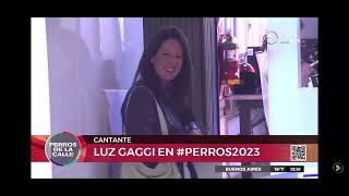 Luz Gaggi singing Billie Jean - en Perros de la Calle - credit - Urbana Play 104.3 FM