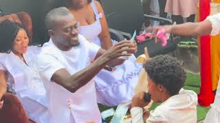 Kwadwo Nkansah Couldn’t Stand and Sprayed cash on Nana Akua Vessel for the Anointing ministration