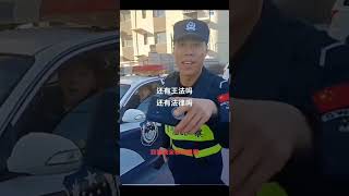 中共土匪辅警到小区内向人民的机动车辆非法执法并张贴违章停车处罚单，看来党真没钱了！