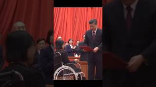 张桂梅当选全国脱贫攻坚楷模，习近平总书记为她颁奖！致敬！