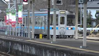 終点の阿波池田駅に到着してくる土讃線下り1000形と接続する停車中の1000形