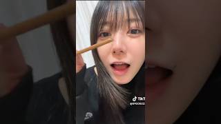 元AKB48 ドアップ大西桃香さんのあざとポッキー