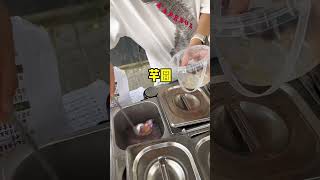 街头大罐子甜品摊 15元一份🔥夏天就适合冰冰凉凉‼️放暑假的小孩姐，认真的模样好可爱～ #路边摊美味 #街边小吃 #夏日饮品 #chinastreetfood #streetfood #shorts