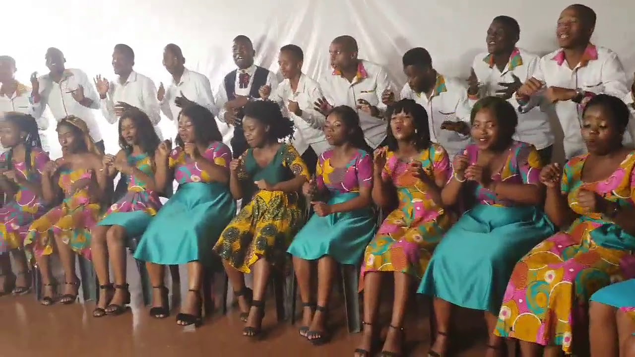 MANGISONDELE KUWE NKOSI - Umlazi Gospel Choir [live] - YouTube