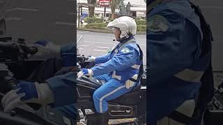 埼玉県警察音楽隊→埼玉県警察サイドカー🚨→儀礼オープンカー🙆