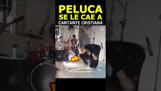 Momento Inesperado: Cantante Cristiana Se le Cae la Peluca en Plena Presentación