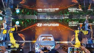 Robotic hands dance at auto expo 2018 - Hyundai