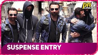 Karan Kapadia Suspense Entry With Sunny Deol At Blank Trailer Launch | Bollywood News