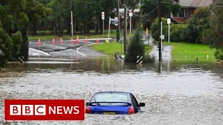 Tens of thousands told to evacuate Sydney amid floods - BBC News