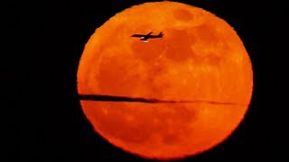 スーパームーンと飛行機　- Super Moon and Airplane -