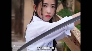 甘肃女孩苦练武术20年，武术动作堪比电影特效，被称女版黄飞鸿！