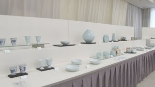 涼しげな砥部焼ずらり　伝統工芸士会展・愛媛新聞