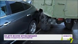 Утреннее ДТП возле Музкомедии: военный грузовик столкнулся с кроссовером