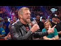 Dominik Mysterio intenta atacar a Rhea Ripley con un Palo de Kendo - WWE Raw Español 29082022