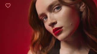 Step behind the scenes of the new SÌ PASSIONE EAU DE PARFUME INTENSE film with Sadie Sink