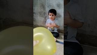 baby fear popping up balloons 😮 #trending #viral #shorts #youtuber #youtubeshorts