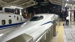 2022年8月16日東海道新幹線東京(駅)16·17番線到着→停車 16番線N700系a·X50編成運行242Aのぞみ242号 17番線N700S(系)·J7編成運行740Aこだま740号