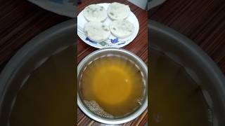 খেজুরের রস দিয়ে ভাপা পিঠা।