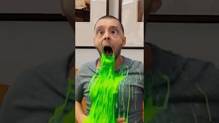 Tom sings becomes green from cat cream ingredients