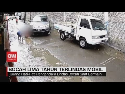 Bocah 5 Tahun Terlindas Mobil Saat Bermain - YouTube