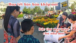 Đặc làm màn cửa cho nhà mới, đi cà phê xem các lô bán hoa ngày tết