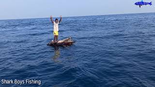 நடுக் கடலில் மிதக்கும் மனிதன்|The man floating in the middle of the sea