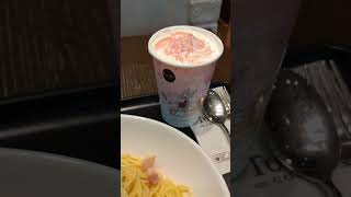 タリーズコーヒーで食べた【イチゴ🍓ホワイトショコララテ☕】と【カルボナーラ🧀🥚🍝】を食べたよ‼️おいしい😋