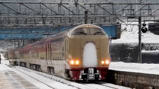 雪のサンライズ出雲(伯備線　根雨駅)