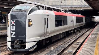 MH有り！【E259系Ne002編成  OM出場回送】E259系Ne002編成がミュージックホーンを鳴らして大宮駅（中5）を発車するシーン（回8842M）2022.8.26