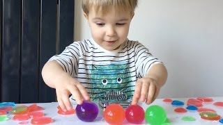 Cutting Giant Water Beads With Egg Cutter