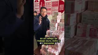 ¿Por qué regalan estos fajos de billetes en China?