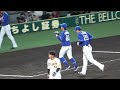 阪神の5点目を阻止する好プレーを見せた石川昂弥の頭に岡林がジャンピングタッチ！（2023年7月15日）