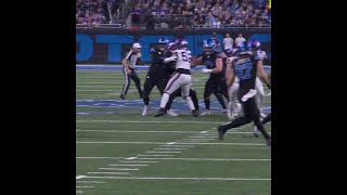 Jameson Williams catches for a 14-yard Gain vs. Minnesota Vikings