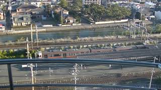 東海道本線　弁天島駅を発車する上り　313系電車