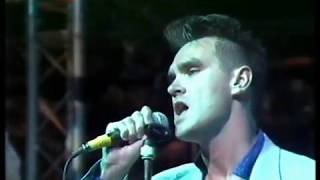The Smiths - There Is A Light That Never Goes Out (Live @ The Tube 1986)  (Remastered)