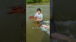 【村裏一枝雪妹妹】農村妹子垂釣「怪魚」上鉤!這條魚的叫聲像嬰兒的哭聲#美食分享#農村生活 #shorts