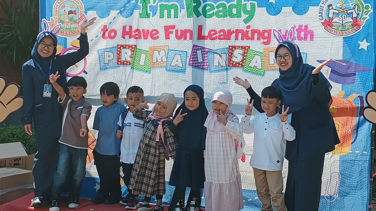 Hari Pertama Di Sekolah Baru Kelas B - YouTube