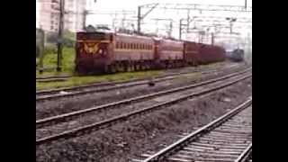 WCAM-2P in WCAM-3 livery departs,cruses kalyan JN+WAG-5HB twins..