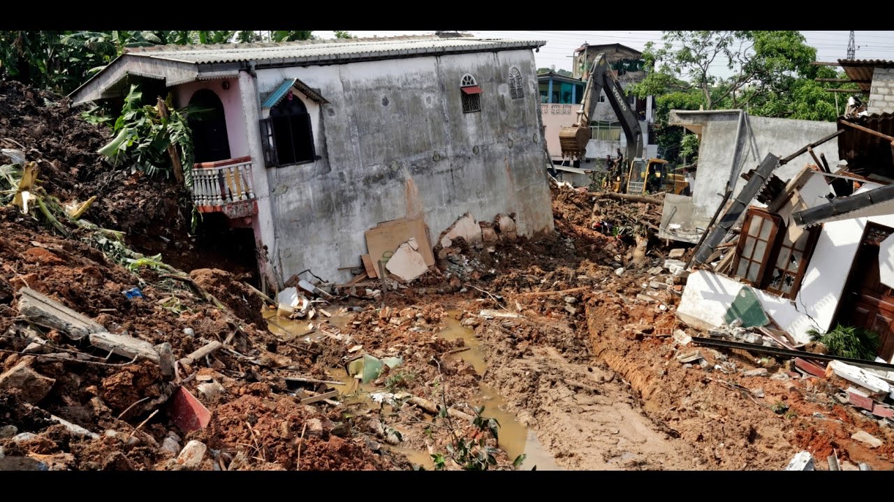 Shocking Landslide In Sri Lanka 2017 - YouTube