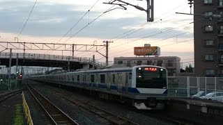 夕闇の藤代駅に到着する常磐線下りE531系