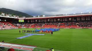 SK Brann - Fredrikstad FK spillerne kommer på banen på Brann Stadion 21.05.2022